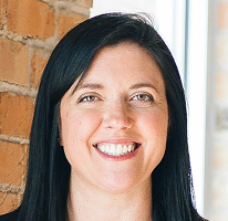 Sophie Hartwell, responsabile del team di assistenza clienti, in un ritratto ravvicinato